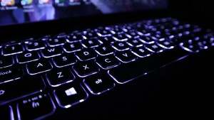 Cách bật đèn bàn phím PC, laptop nhanh chóng