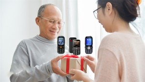 Top 9 điện thoại cho người lớn tuổi dễ sử dụng, gọn nhẹ