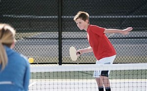 Pickleball là gì? Tìm hiểu về môn thể thao đang gây sốt