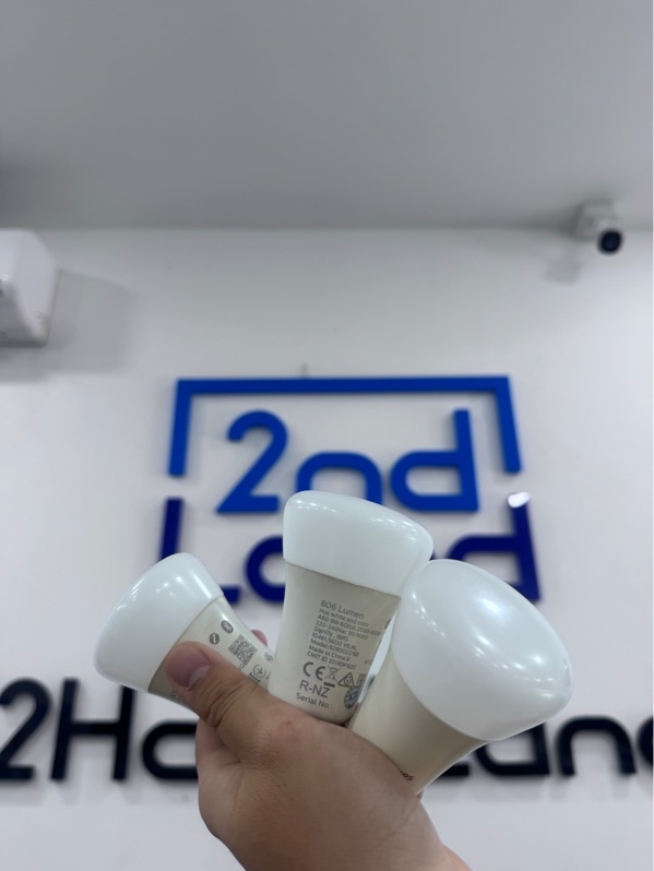 3 bóng đèn Philips Hue White and Color Ambiance A60 E27 - Màu trắng - Ngoại hình 97% - Trầy, ố vàng nhẹ - Body