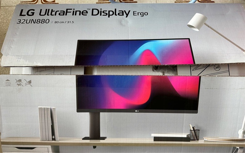 Màn Hình LG Ultra Fine 32VN880B - Màu Đen - Ngoại hình 98% - Chiếu hơn 4.000h - Fullbox đủ phụ kiện