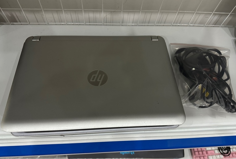 Laptop HP Pavilion Notebook core i3 gen 5 - Ram 4/512GB - Đồ hoạ: Intel R HD Graphics 5500 - Bạc - ngoại hình: 98% - Có Sạc
