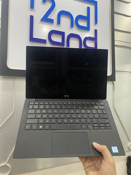 Laptop Dell XPS 13 9370 - Ram 8/256GB SSD - Màu Bạc - 13.3 inch Full HD - Core i5 8350U - Chip UHD Graphics - Ngoại hình 98% - Kèm sạc