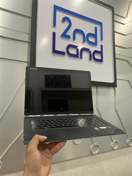 Laptop Lenovo Yoga 3 Pro - Ram 8/256GB SSD - Màu Bạc - Core Processor 5Y70 - Card HD Graphics Family - Ngoại hình xấu - Không có cảm ứng màn, màn ám viền nặng, mất loa, Pin hư, sườn cấn bể - Kèm sạc