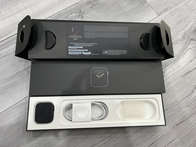 Apple Watch Series 5 - Nike - 40mm - Đen - Fullbox - 99% - LTE (Esim)