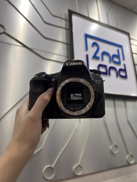 Máy ảnh Canon EOS 70D - Màu Đen - Ngoại hình 97% - Kèm 1 sạc + 1 thẻ 32GB