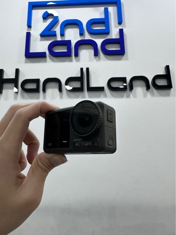 Action camera DJI Osmo Action 4 Adventure Combo - Màu đen - Ngoại hình 97% - Kèm 3 Pin + Ốp + Ngàm Mini + Đế dán cong + 1 Ốc khóa + Dock sạc + Gậy nối dài 1.5m