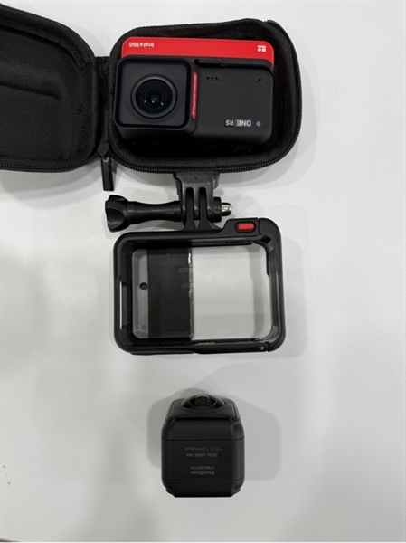 Action Camera insta 360 one RS - Twin edition - Đen - 98% - Kèm case
