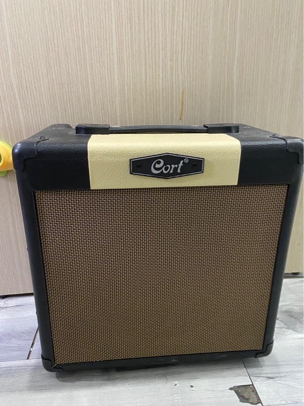 Ampli Guitar Điện Cort CM15R Công Suất 15W - Màu đen - Ngoại hình: 97% - Bụi xước thân - Kèm nguồn
