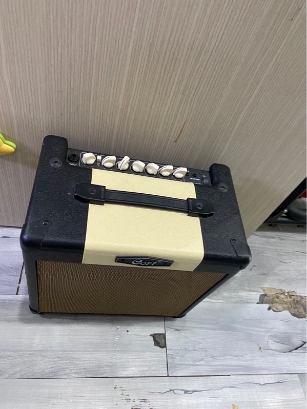 Ampli Guitar Điện Cort CM15R Công Suất 15W - Màu đen - Ngoại hình: 97% - Bụi xước thân - Kèm nguồn