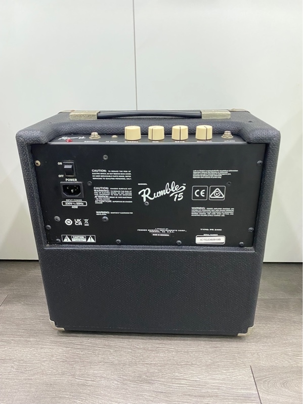 Amply Fender Rumble 15 - Màu đen - Ngoại hình 98% - Kèm nguồn