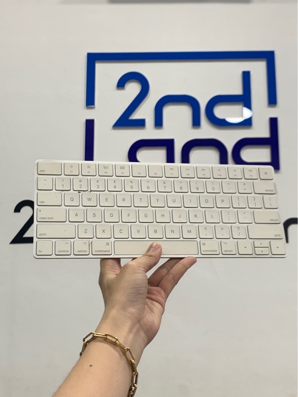 Apple Magic keyboard A1644 - Màu trắng - Ngoại hình: 96% - Trầy xước + ố - Body