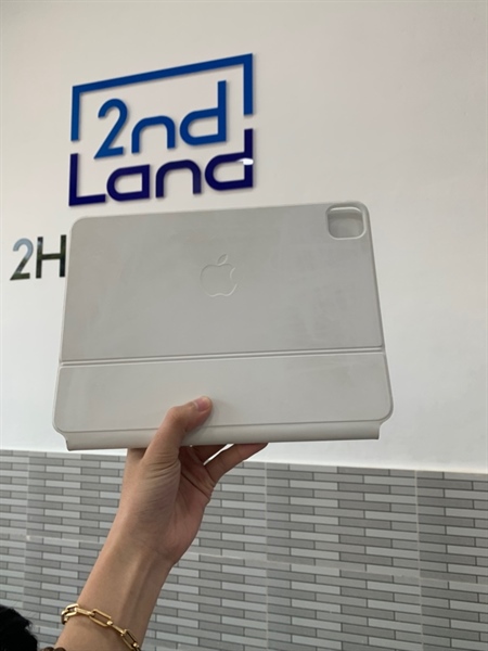 Apple Magic Keyboard cho iPad Pro gen 3 và Air gen 4 - Màu trắng - Ngoại hình: 98% - Ố vàng nhẹ - Box 2
