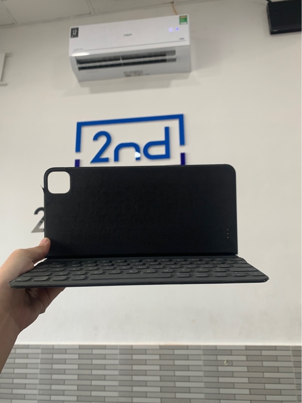 Apple Magic keyboard for iPad pro m2 - Màu đen - Ngoại hình: 96% - Tróc da - Body