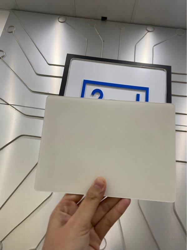 Apple Magic Trackpad 2 - A1535 - Màu trắng - Ngoại hình: 97% - Body