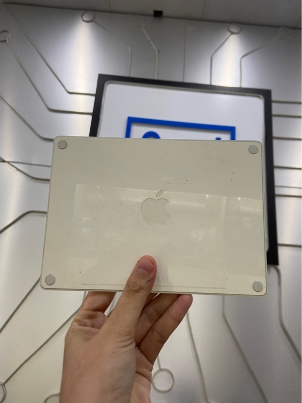 Apple Magic Trackpad 2 - A1535 - Màu trắng - Ngoại hình: 97% - Body