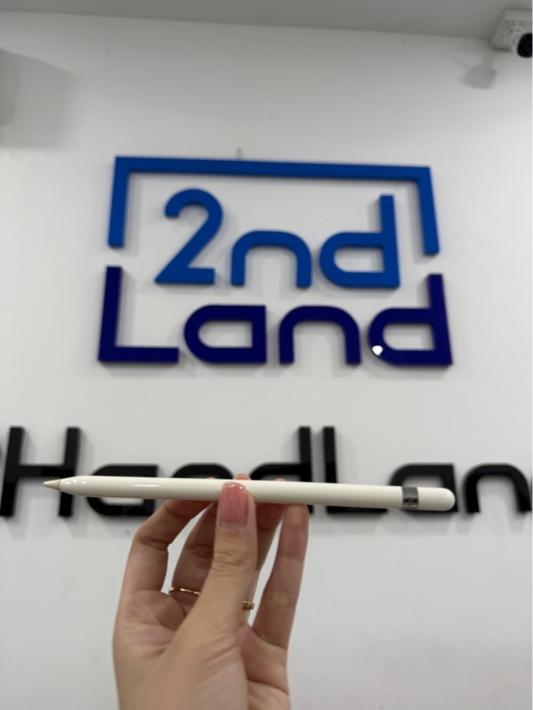 Apple pencil 1 - Màu trắng - Ngoại hình 97% - ố vàng , ngòi bút ố - Body
