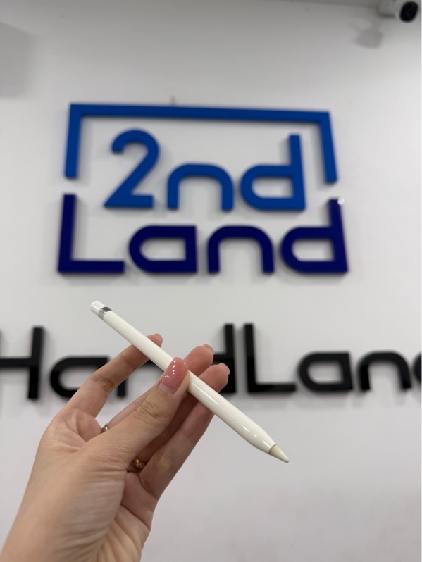 Apple pencil 1 - Màu trắng - Ngoại hình 97% - ố vàng , ngòi bút ố - Body