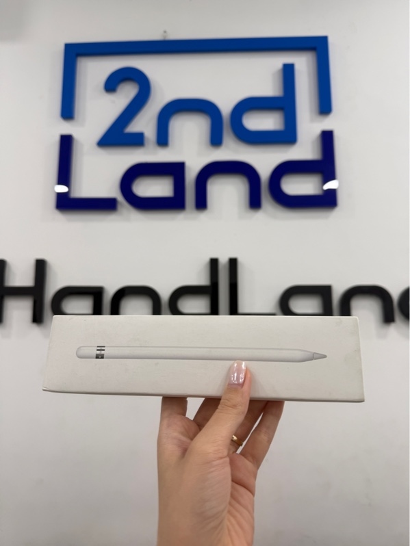 Apple pencil 1 - Màu trắng - Ngoại hình 97% - thân bút xuống màu , đầu mòn - Kèm Box , 1 ngòi thay , không có đầu chuyển đổi
