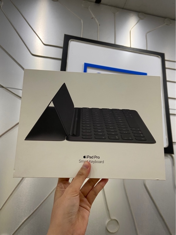 Apple Smart Keyboard A1829 For Ipad Pro 10.5inch - Màu đen - Ngoại hình: 97.5% - Kèm Box