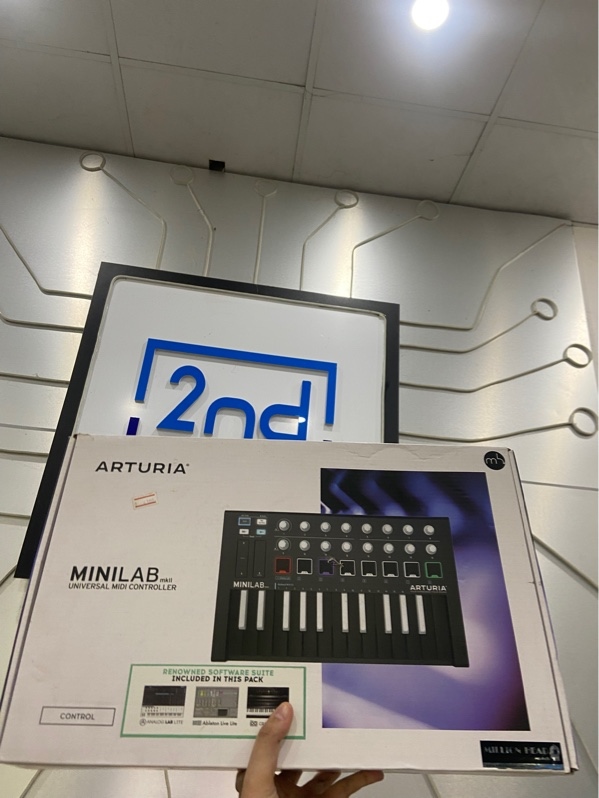 Arturia MiniLab MKII - Màu đen - Ngoại hình: 97% - Kèm Box + dây