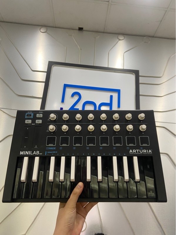 Arturia MiniLab MKII - Màu đen - Ngoại hình: 97% - Kèm Box + dây