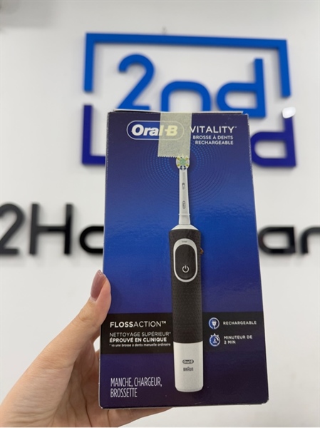 Bàn chải điện Oral B Vitality Rechargeable - Màu đen - New Open Box 2
