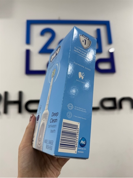Bàn chải điện Oral B Vitality Rechargeable - Màu trắng - New Open Box 1