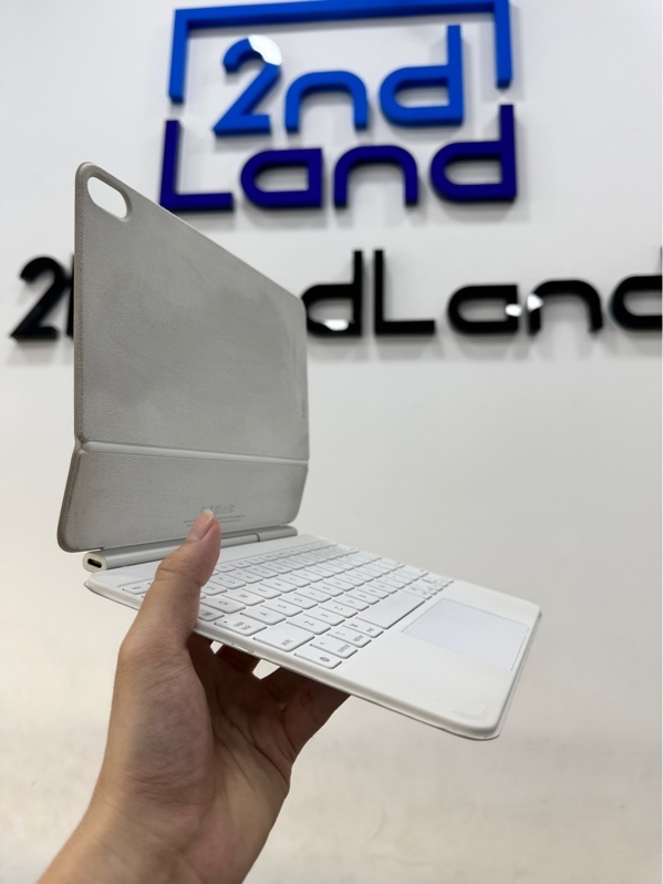 Bàn phím Apple Magic Keyboard A3339 cho Ipad Air 11 inches - Màu trắng - Ngoại hình 97% - Ố vàng - Body