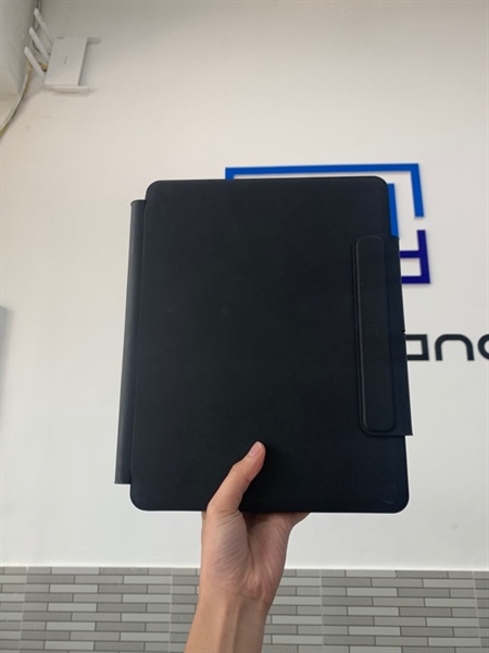 Bàn phím bao da iPad Air 13 (M2, M3) Esr rebound magnetic 360 - Màu đen - Ngoại hình: 98% - Body
