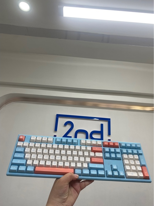 Bàn phím cơ Akko MonsGeek MG108 Doll of Princess - 1 mode dây - Có đèn led - Switch cream yellow - Màu xanh trắng - Ngoai hình 97% - Kèm dây, keycap sơ cua