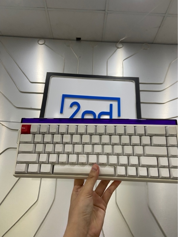 Bàn phím cơ Aula Hero 68 HE - 1 mode dây - Led RGB - Màu trắng - Ngoại hình: 97% - Xước - Kèm Box