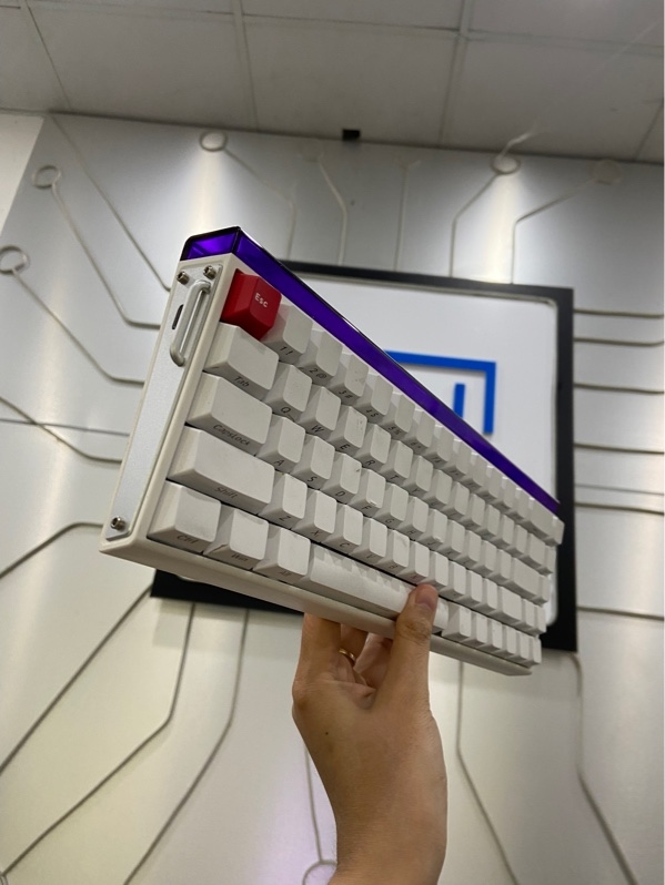 Bàn phím cơ Aula Hero 68 HE - 1 mode dây - Led RGB - Màu trắng - Ngoại hình: 97% - Xước - Kèm Box