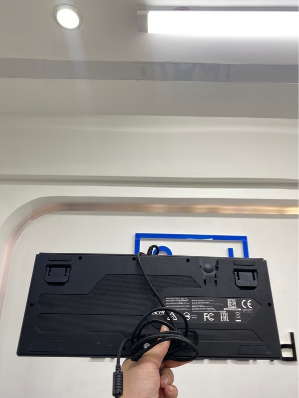 Bàn phím cơ có dây gaming Acer Predator Aethon 301 TKL - 1 mode dây - Có led - Màu đen - Ngoại hình 97.5% - Body