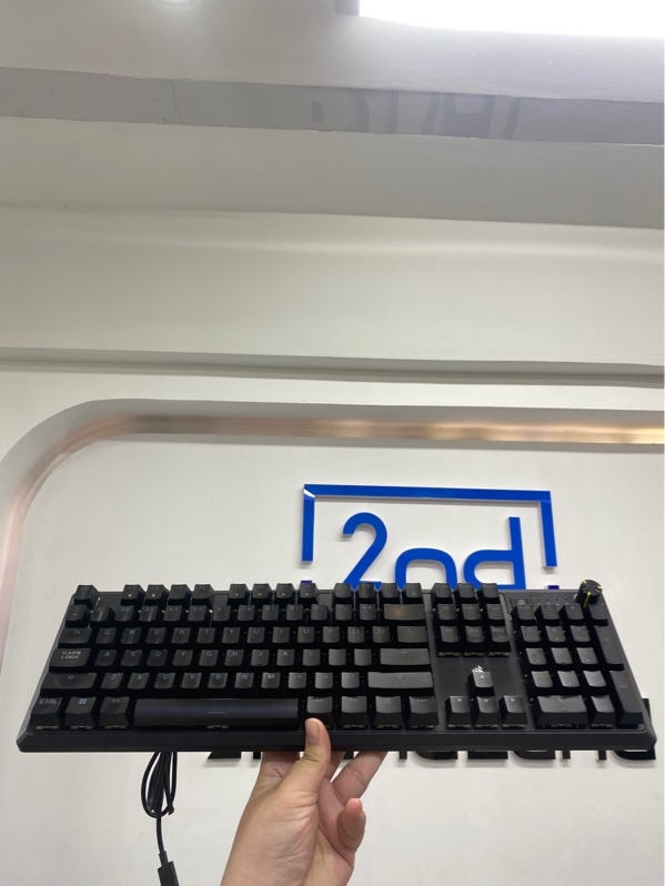 Bàn phím cơ Corsair K70 Core RGB - 1 mode dây - Red swtich, led rgb - Màu đen - Ngoại hình 98% - Body