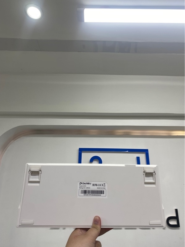 Bàn phím cơ Dareu EK75 - 1 mode dây - Dream switch có led - Màu trắng - Ngoại hình 97% - Mất lớp mút ở trong, nứt vỏ nhẹ - Kèm Box