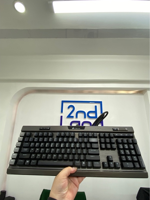 Bàn phím có dây Corsair Gaming K95 RGB Platinum - Màu đen - Ngoại hình 97% - Body