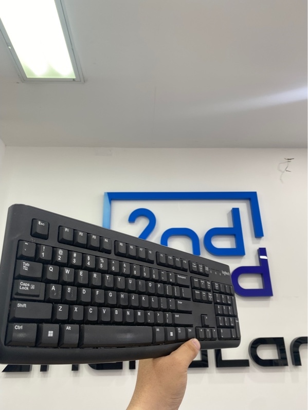 Bàn phím có dây Logitech K120 - Màu đen - Ngoại hình: 97% - Bụi, mất 1 gạt chân mặt sau - Body