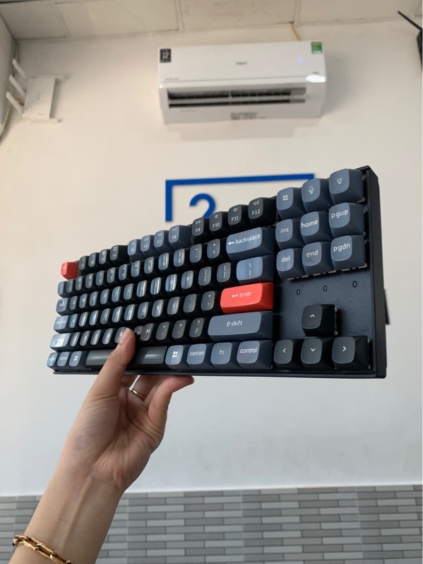 Bàn phím cơ Keychron K8 Pro - Kết nối 2 Mode - Màu đen - Ngoại hình: 97% - Body