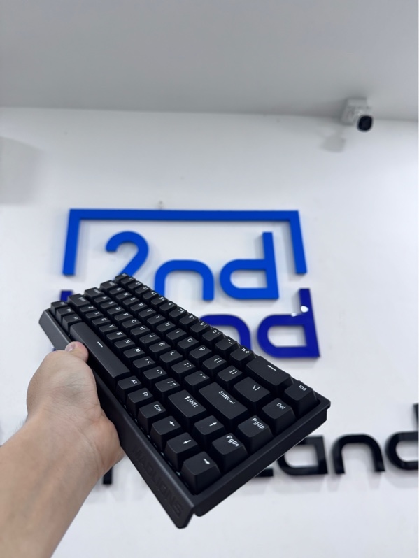 Bàn phím cơ MAD 68 HE - 1 mode dây - Màu đen - Ngoại hình 98% - Trầy nhẹ mặt đáy - Full box, kèm 1 dây kết nối, 1 cây thay phím, 1 dây đeo