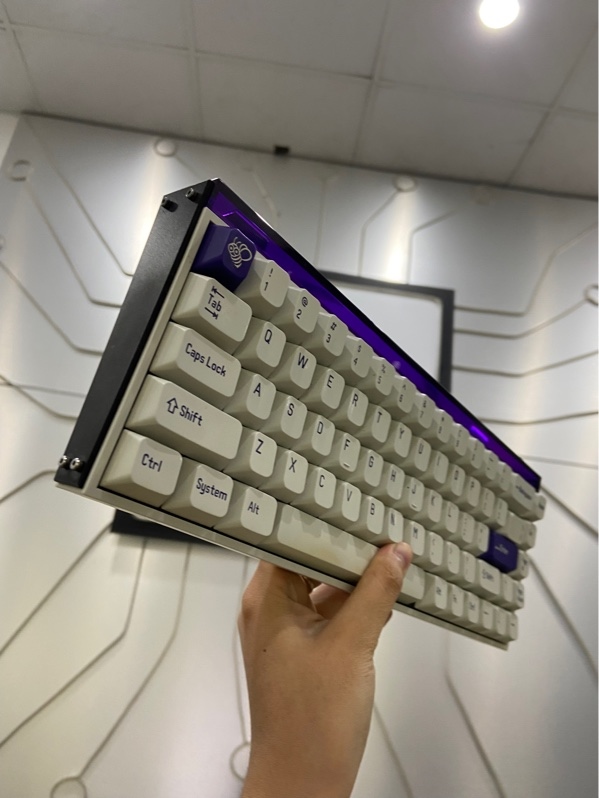 Bàn phím cơ MelGeek MADE68 bản kỷ niệm 10 năm - 1 mode dây - Màu trắng - Ngoại hình: 97- Kèm Box + dây