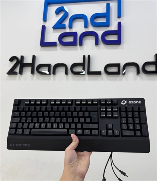 Bàn phím cơ Ozone Strike Pro Red Switch - 1 mode : dây - Màu đen - Ngoại hình 97% - Lờn khá nặng nhiều nút, nhiều phím bấm hơi dính, chết led nút (-) , trầy - Body ( SẢN PHẨM KHÔNG BẢO HÀNH )