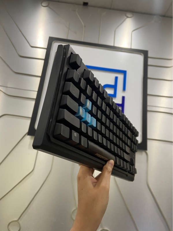 Bàn phím cơ Predator Aethon 031 TKL - 1 Mode dây - Blue Switch - Màu đen - Ngoại hình: 97% - Chết Led nhiều , tróc sơn phím- Body