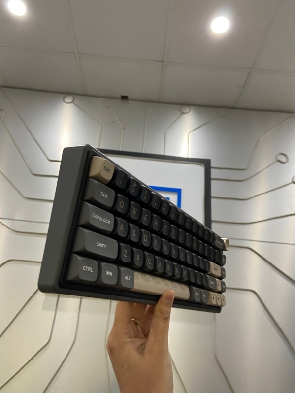 Bàn phím cơ Royal Kludge R65 - 1 Mode dây - Màu đen - Ngoại hình: 98% - FullBox