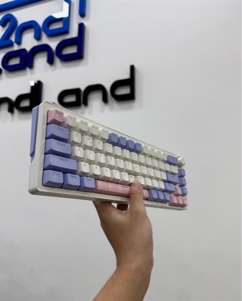 Bàn phím cơ Zifriend ZA68 - 3 mode : Dây , receiver , bluetooth - Màu trắng - Ngoại hình 97% - lờn nhiều phím mũi tên trái N B Shift phải 3 5 0 Del Fn Núm chỉnh âm lượng , liệt phím windows T - Kèm receiver ( SẢN PHẨM KHÔNG BẢO HÀNH ) 1