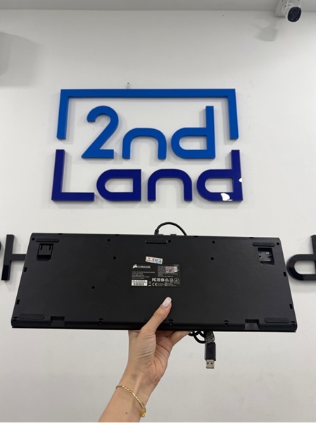 Bàn phím Corsair K68 - 1 mode - Màu đen - Ngoại hình 97% - Led đơn sắc màu đỏ - Body 2