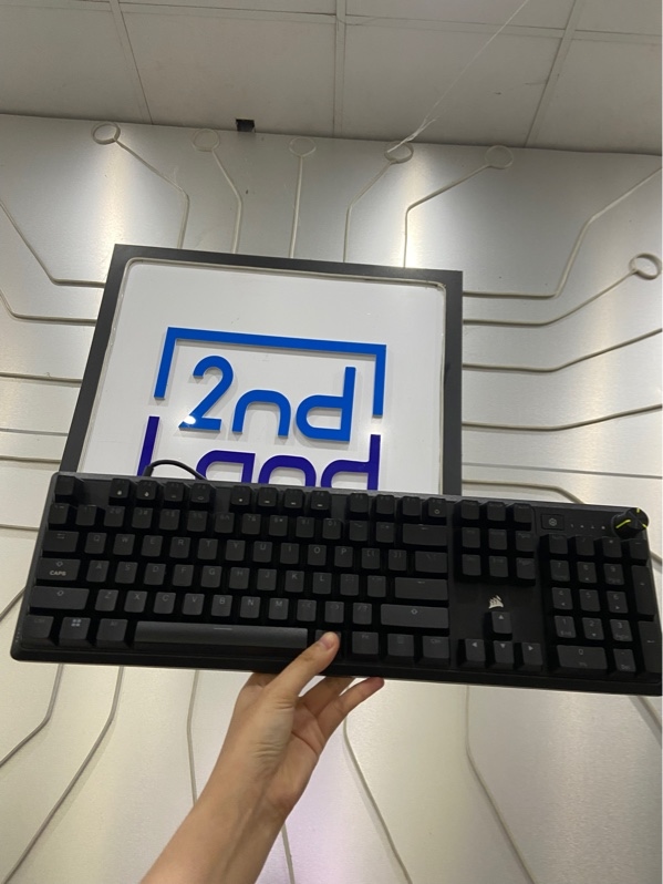 Bàn phím Corsair K70 Core RGb - 1 mode dây kết nối - Màu đen - Ngoại hình: 97% - Body