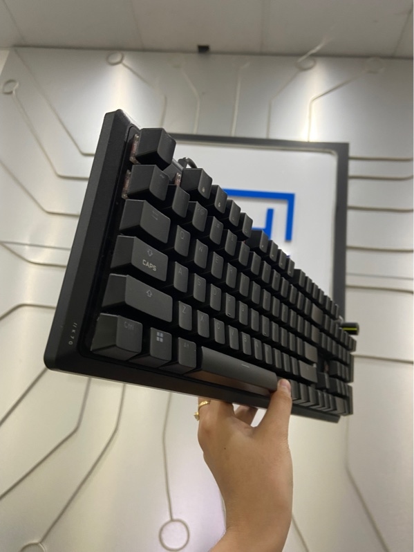 Bàn phím Corsair K70 Core RGb - 1 mode dây kết nối - Màu đen - Ngoại hình: 97% - Body