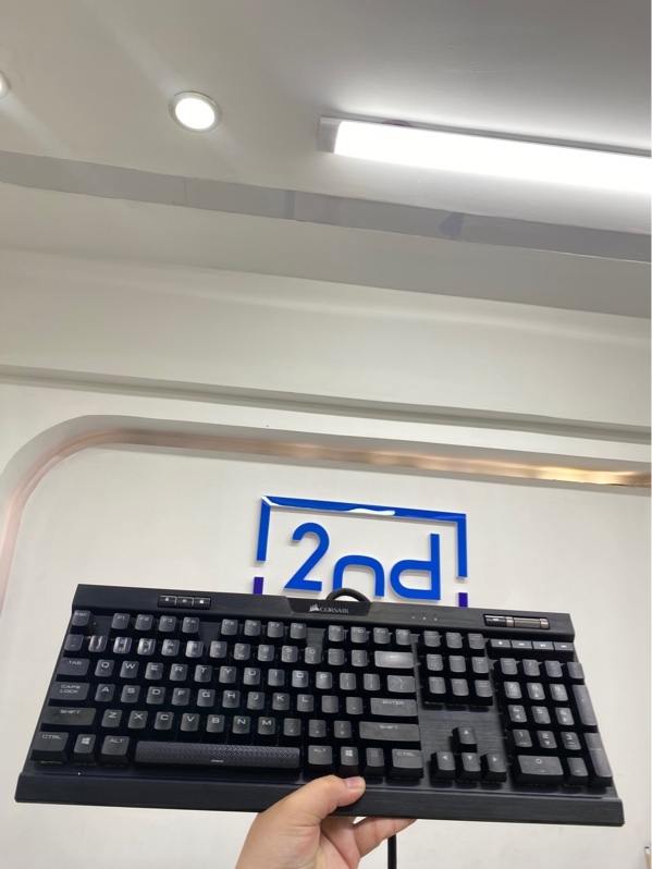 Bàn phím Corsair K70 RGB MK2 - red switch/ 1 mode dây/ led rgb - Màu đen - Ngoại hình 97% - Kèm Box