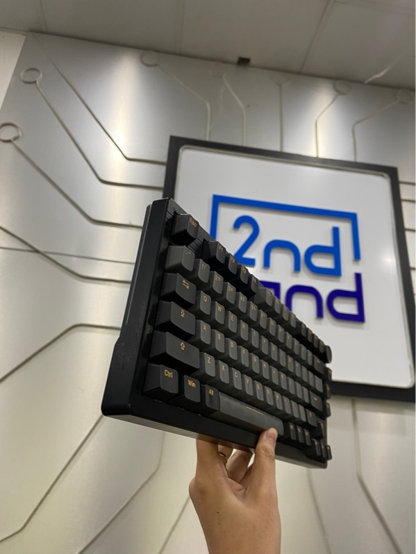 Bàn phím Dareu EK75 Pro - 3 mode kết nối( dây, receiver, bluetooth) - Màu đen - Ngoại hình: 97% - Mất 2 miếng đệm cao su đỡ bàn phím - Kèm dây, receiver